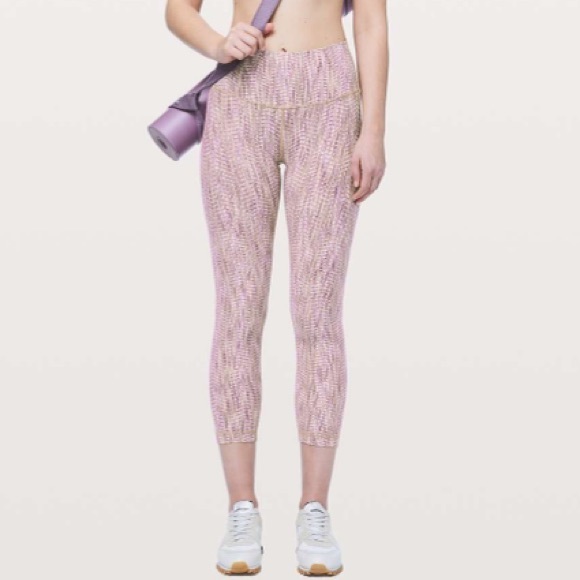 Lululemon Wunder Under High-Rise 7/8 Tight in Pink - Picture 3 of 9